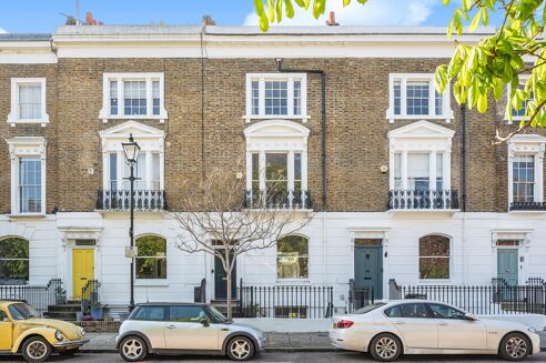 Picture of 1 bedroom flat for sale.