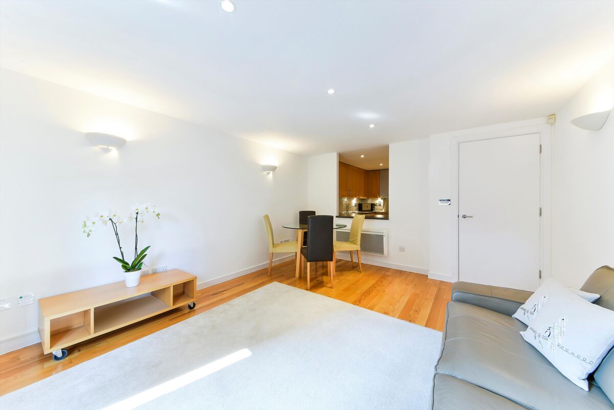 flat for sale in Angel Point, City Road, London, EC1V ISL170144