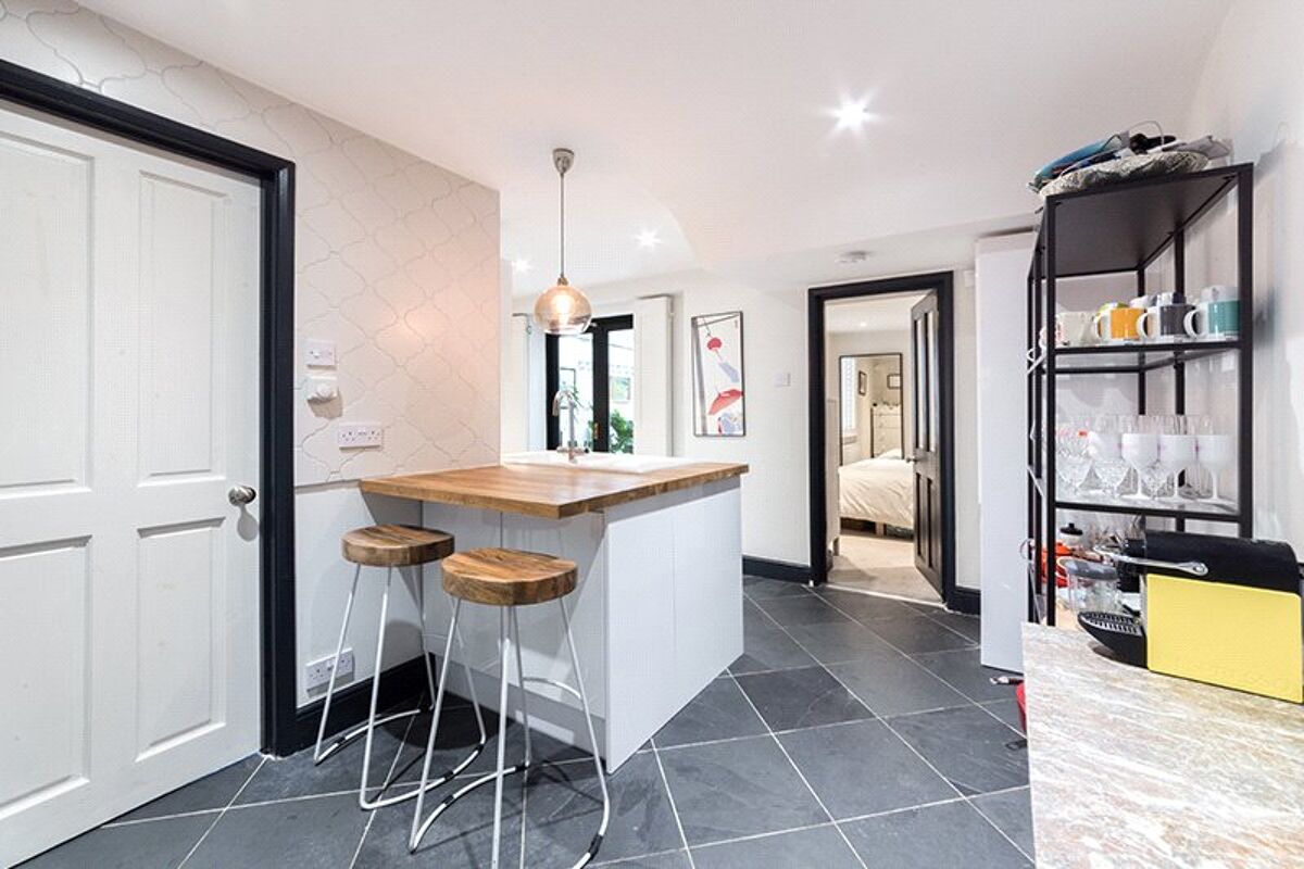 flat for sale in Ockendon Road, London, N1 ISL190027 Knight Frank