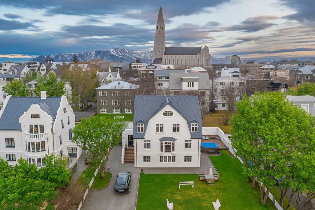 Image of Fjolnisvegur 11