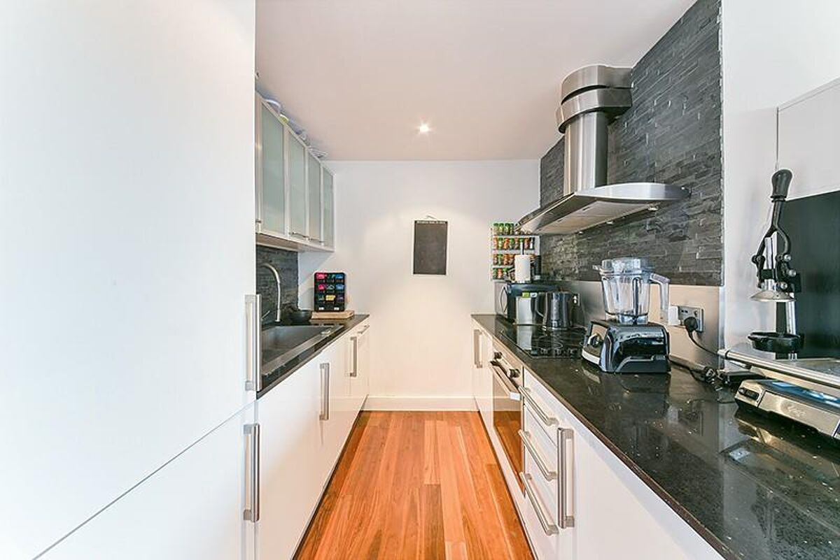 flat to rent in Gainsborough Studios North, Poole Street, London, N1