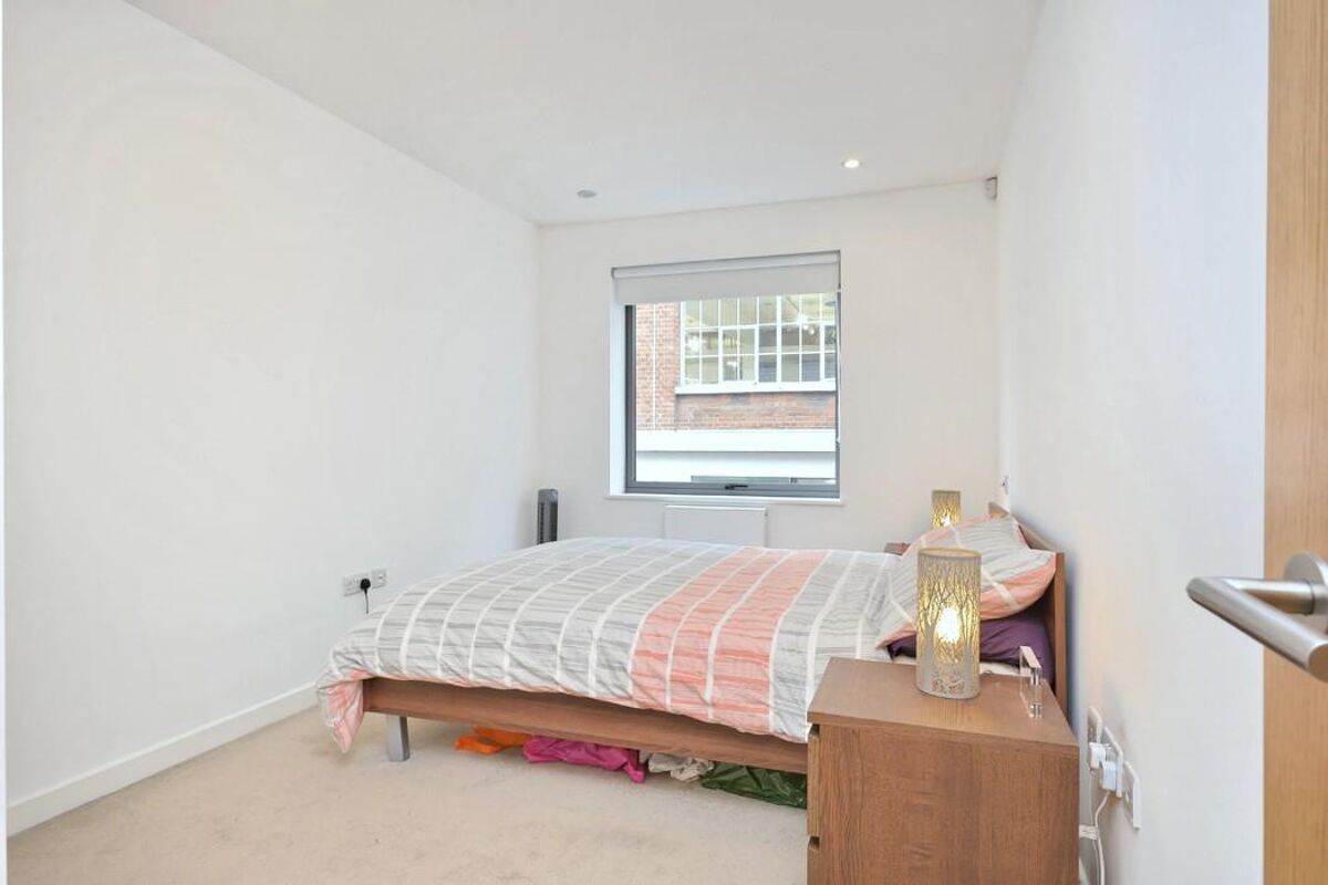 flat to rent in Garrett Street, Clerkenwell, London, EC1Y