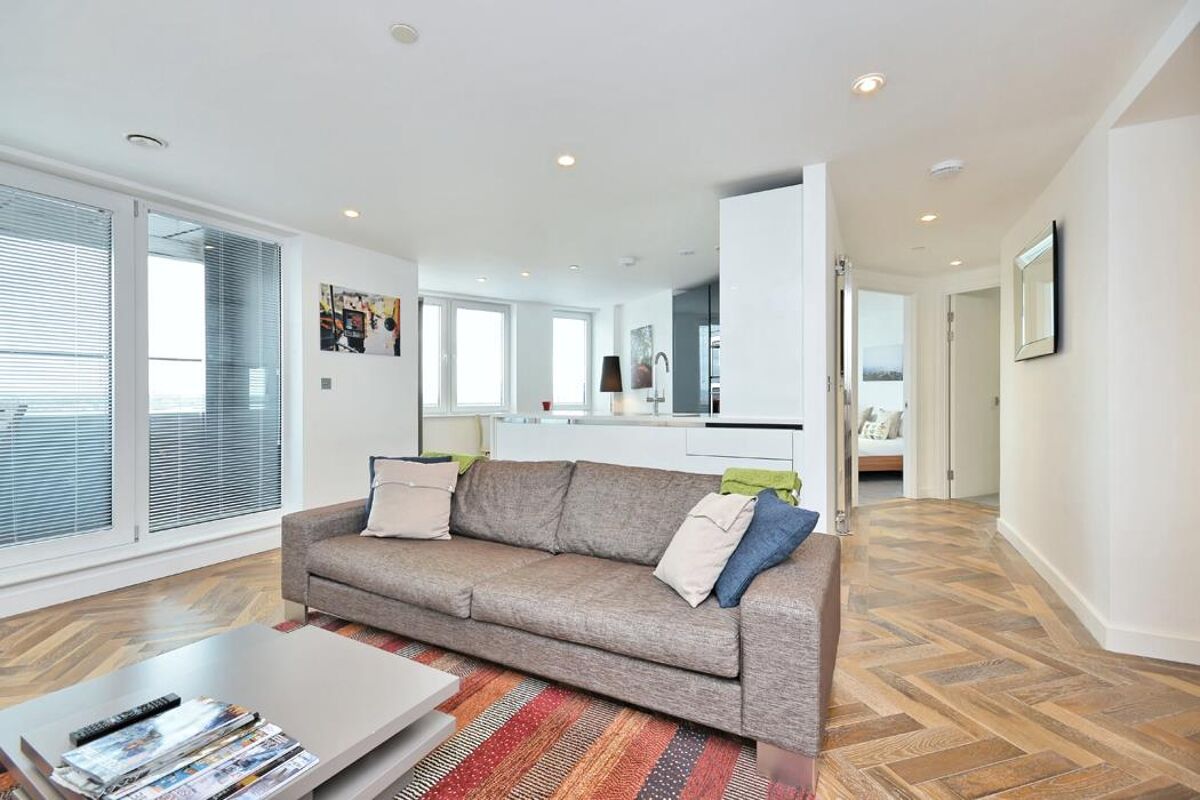 flat to rent in Eagle Point, City Road, EC1V ISQ012033806 Knight Frank