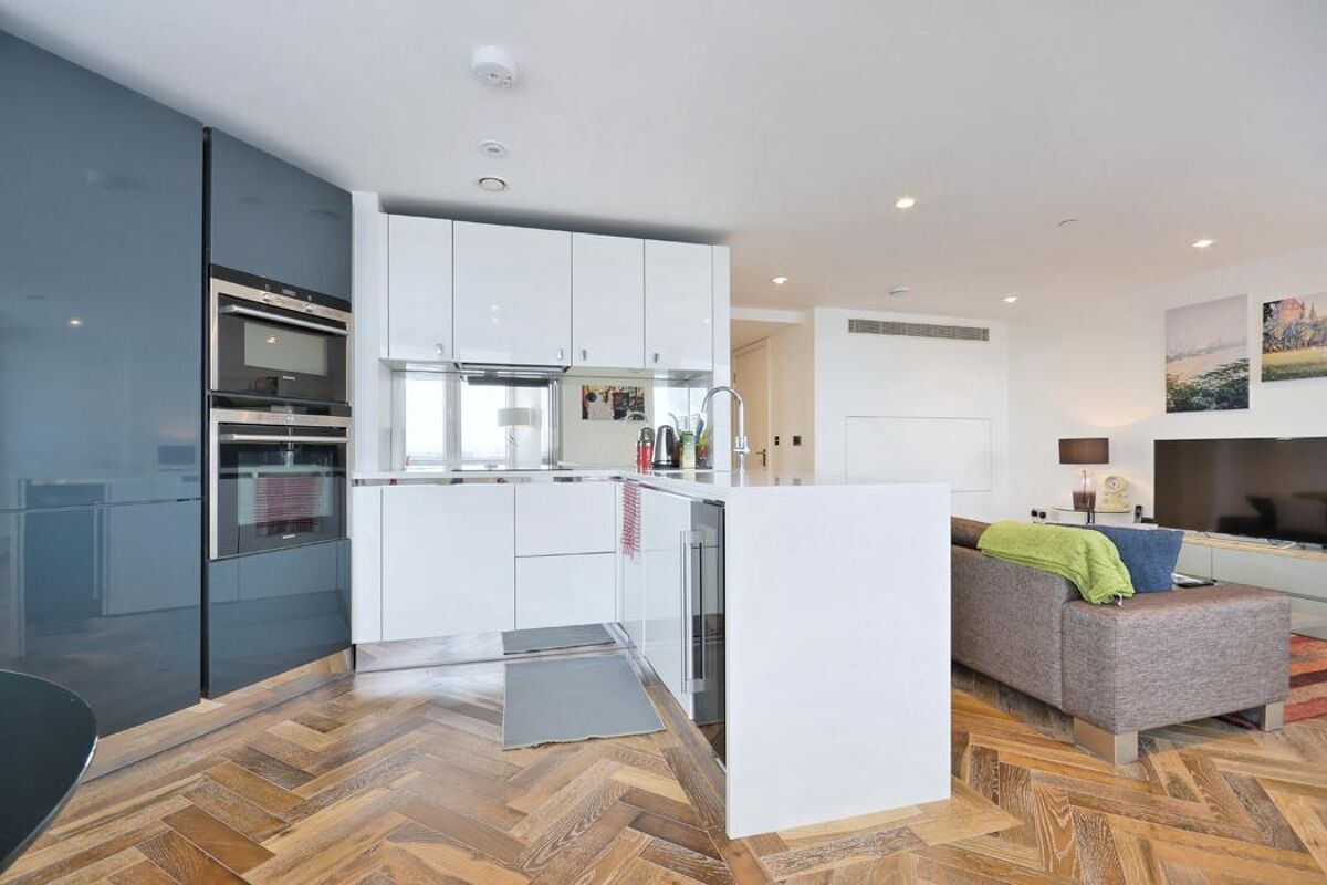flat to rent in Eagle Point, City Road, EC1V ISQ012033806 Knight Frank
