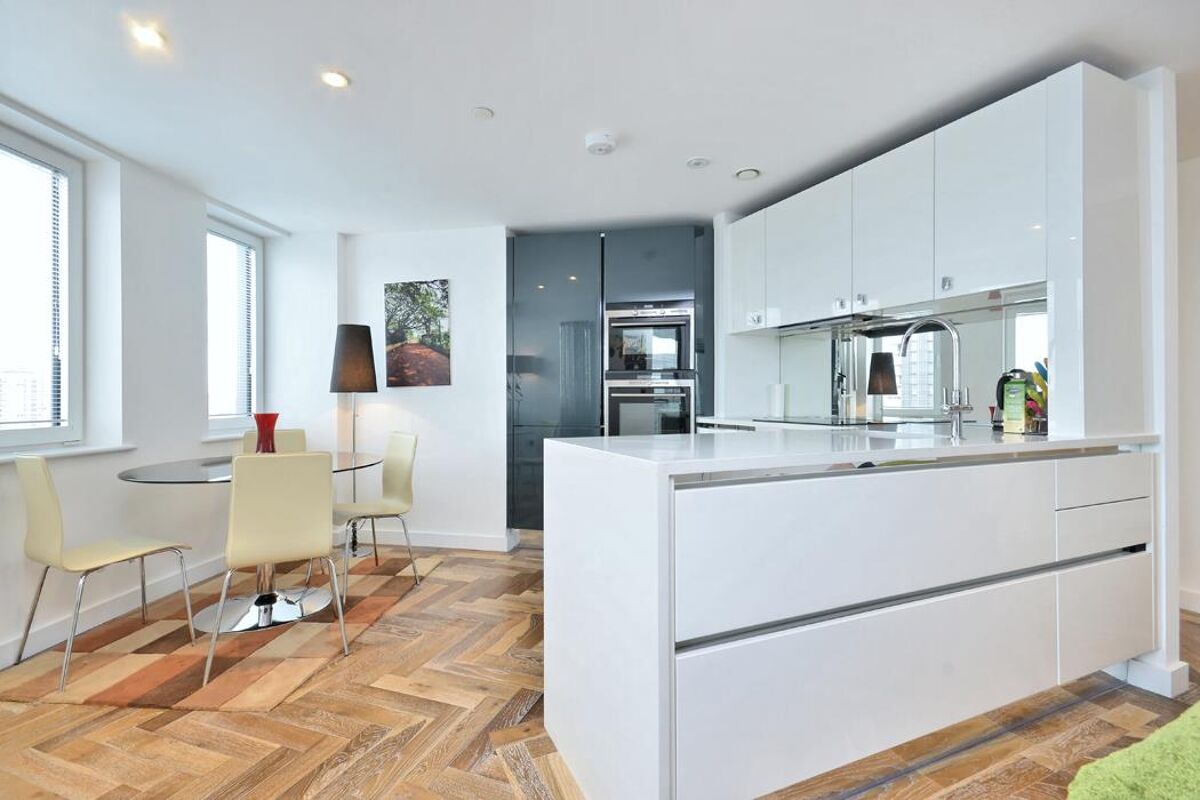 flat to rent in Eagle Point, City Road, EC1V ISQ012033806 Knight Frank