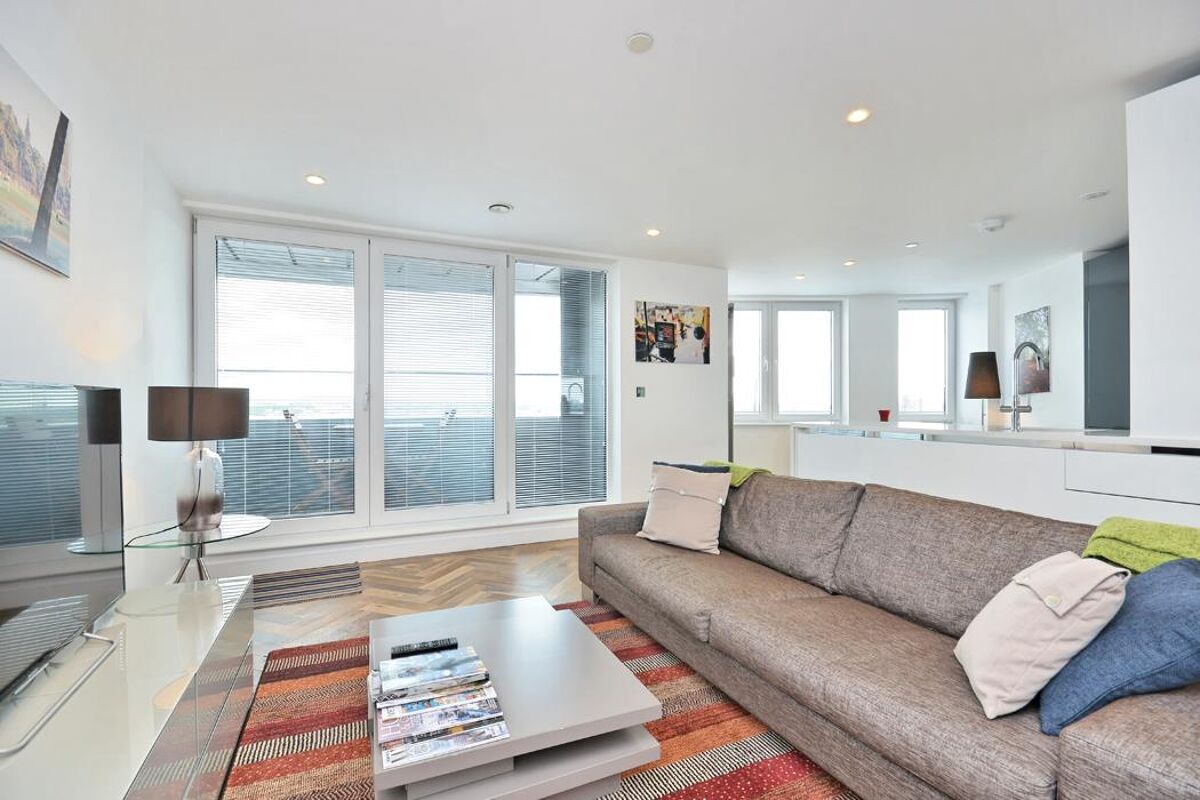 flat to rent in Eagle Point, City Road, EC1V ISQ012033806 Knight Frank