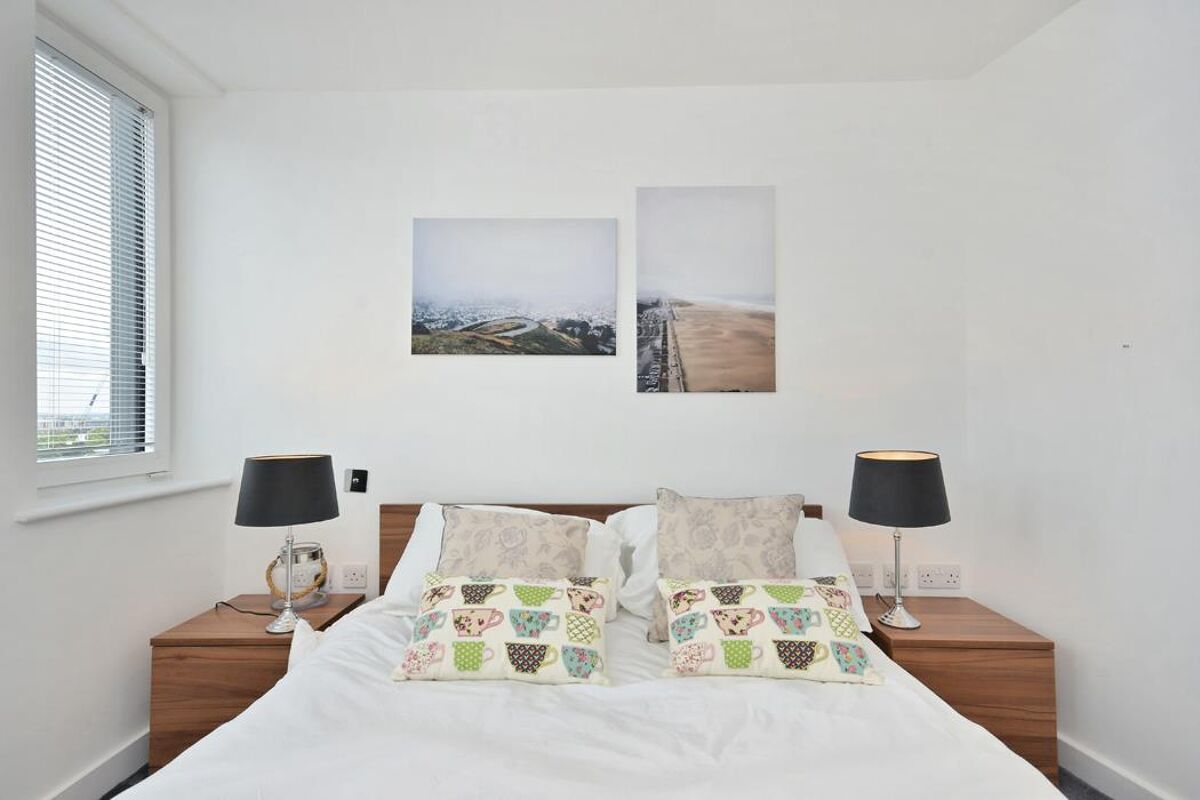 flat to rent in Eagle Point, City Road, EC1V ISQ012033806 Knight Frank