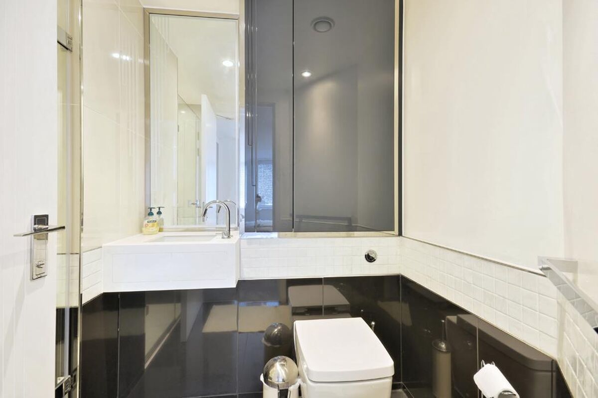 flat to rent in Eagle Point, City Road, EC1V ISQ012033806 Knight Frank