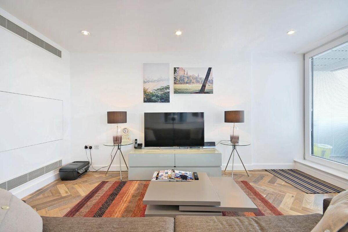 flat to rent in Eagle Point, City Road, EC1V ISQ012033806 Knight Frank