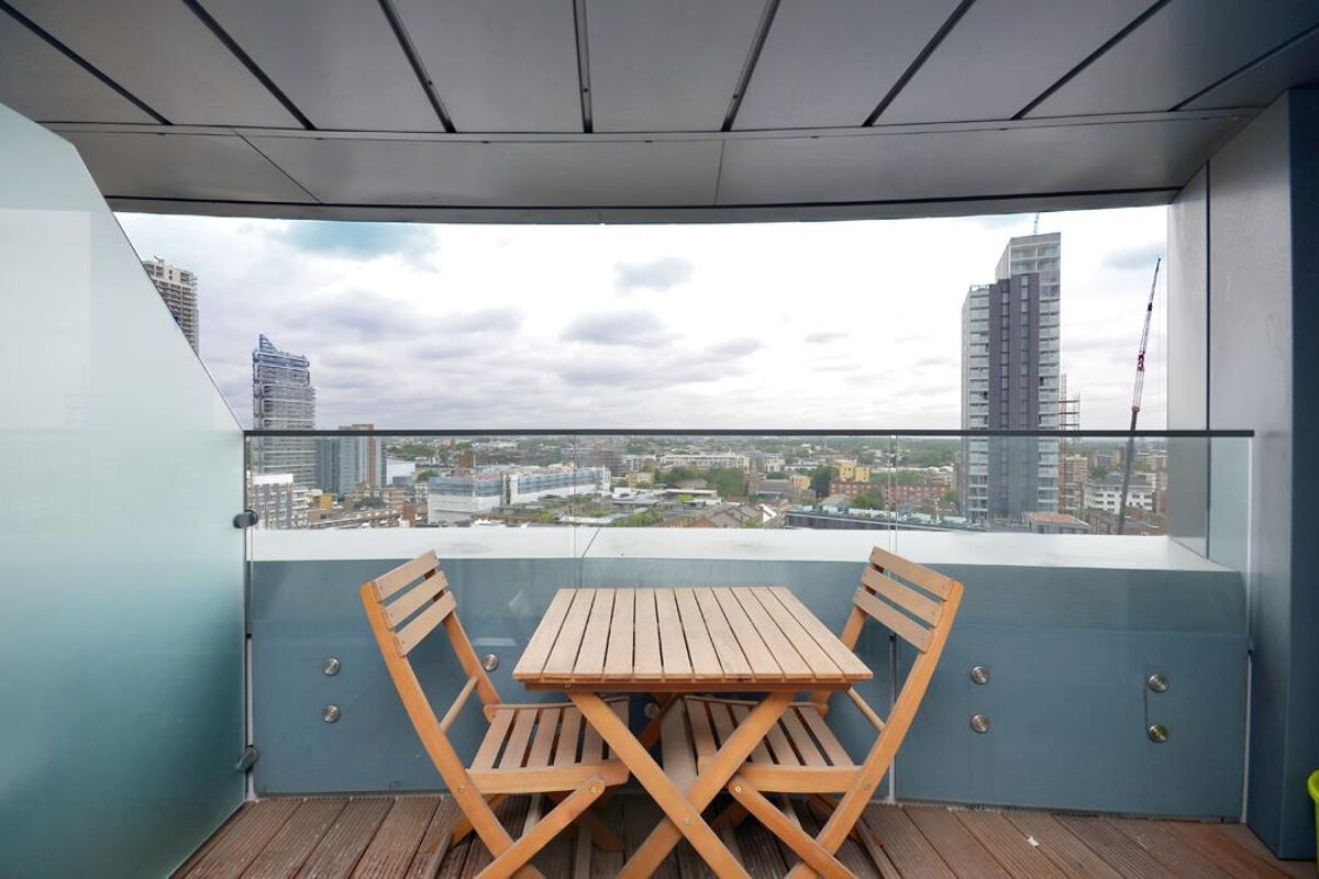 flat to rent in Eagle Point, City Road, EC1V ISQ012033806 Knight Frank