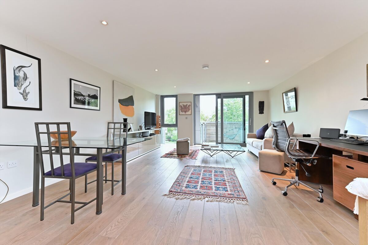 flat to rent in Arundel Square, Blackthorn Avenue, Islington, N7