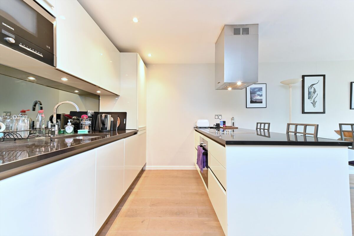 flat to rent in Arundel Square, Blackthorn Avenue, Islington, N7