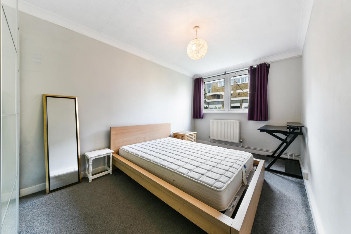 Flat To Rent In St. Peter's Way, London, N1 - Isq012057006 