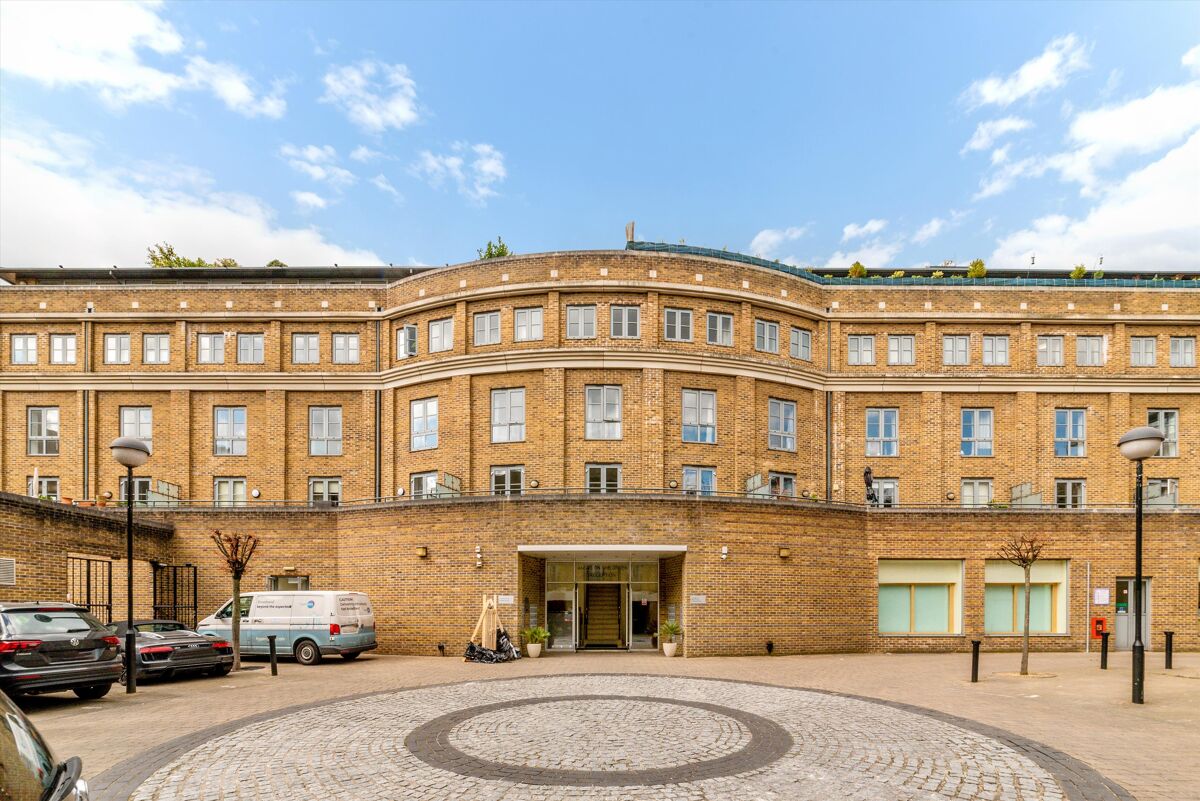 flat to rent in Angel on the Green, Islington, London, N1