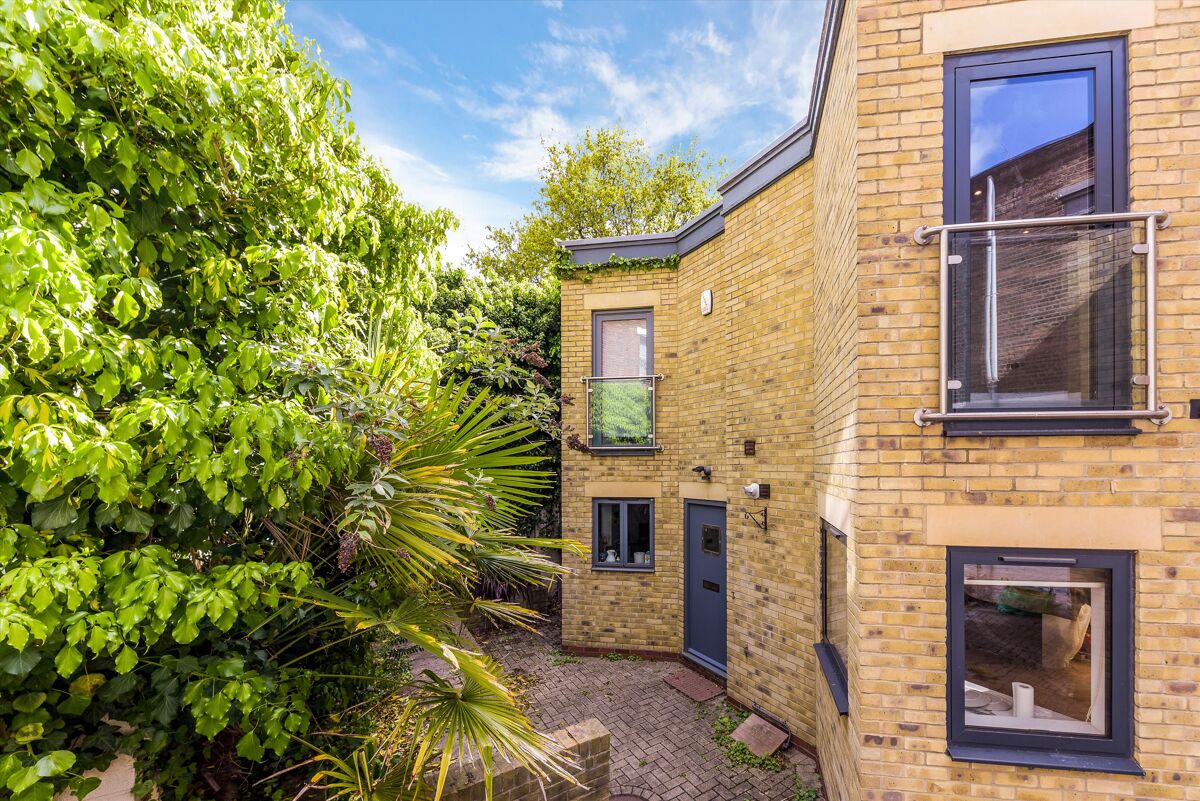 to rent in Langford Mews, London, N1 ISQ012142383 Knight Frank