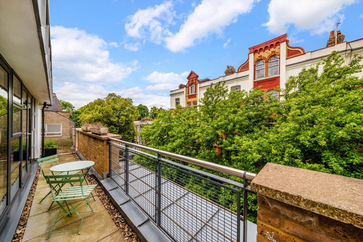 flat to rent in Bouton Place, Waterloo Terrace, Islington, London, N1