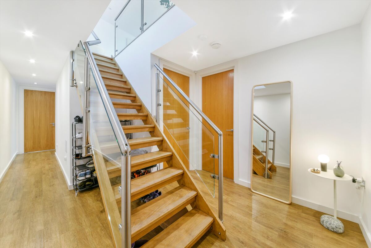 flat to rent in Bouton Place, Waterloo Terrace, Islington, London, N1