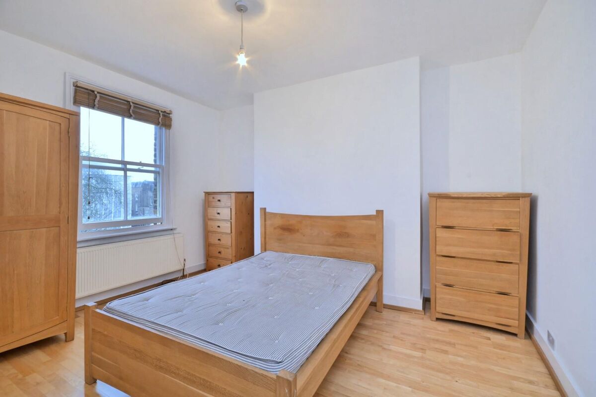 flat to rent in Springdale Road, Islington, London, N16 ISQ012183195