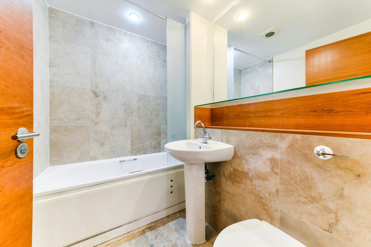 flat to rent in Gainsborough Studios South, Poole Street, London