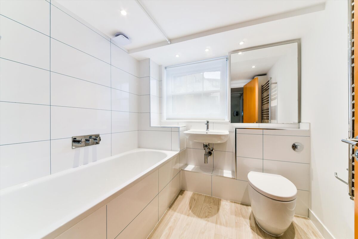 flat to rent in St. John Street, London, EC1V ISQ012195291 Knight Frank