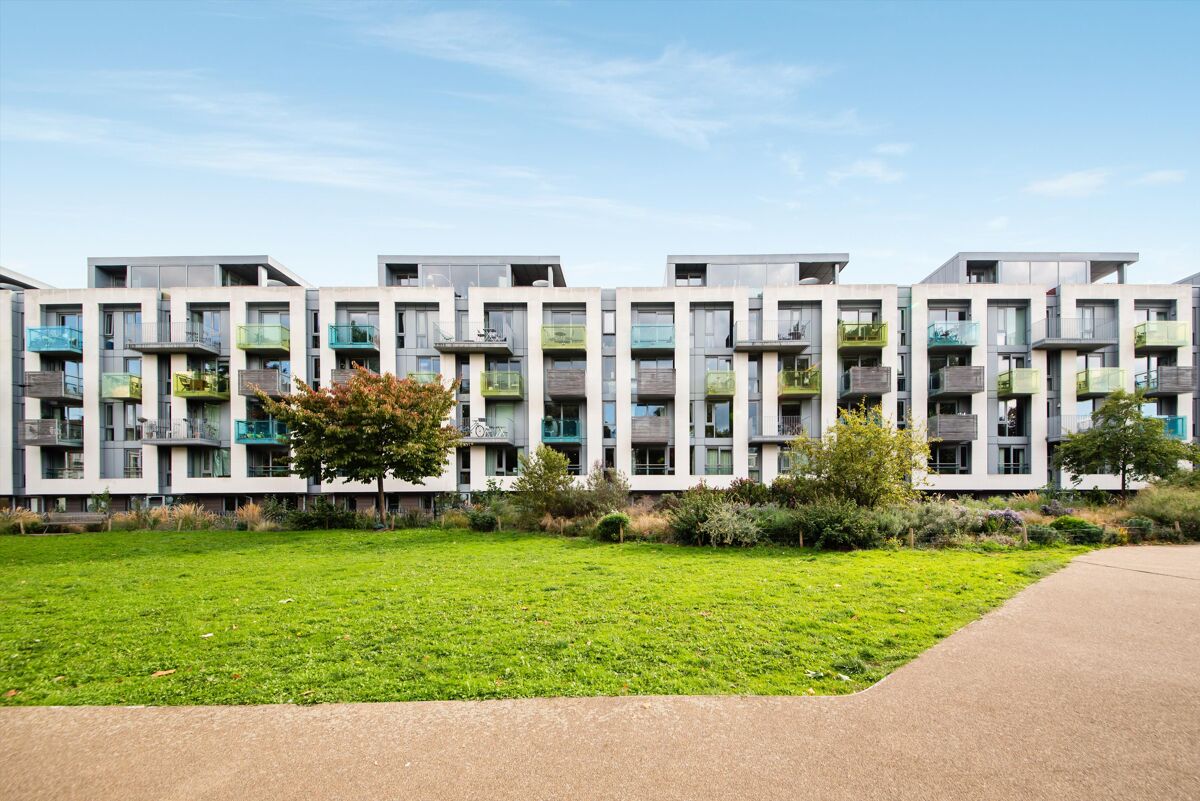 flat-to-rent-in-blackthorn-avenue-london-n7-isq012231849-knight-frank