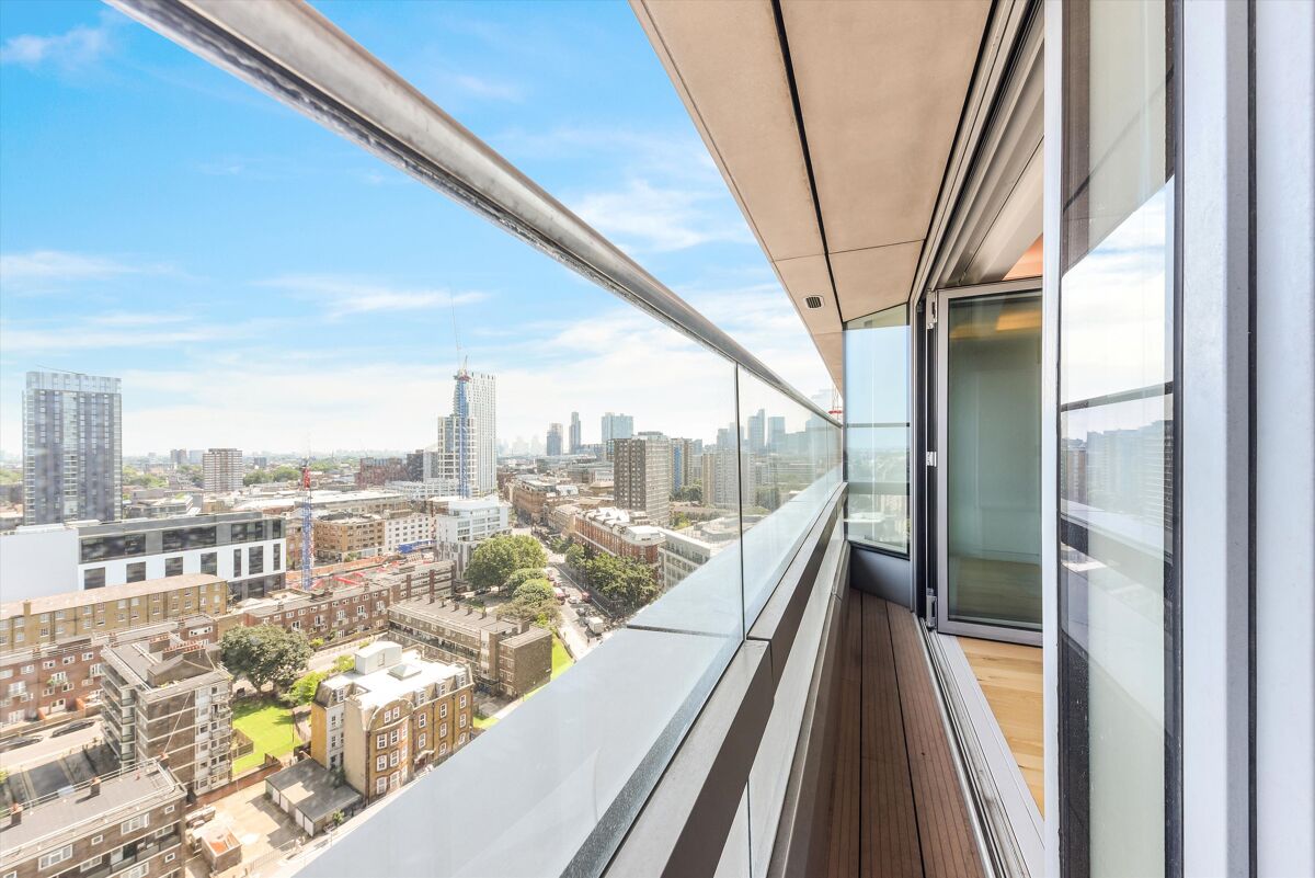 flat to rent in Canaletto Tower, City Road, Islington, London, EC1V