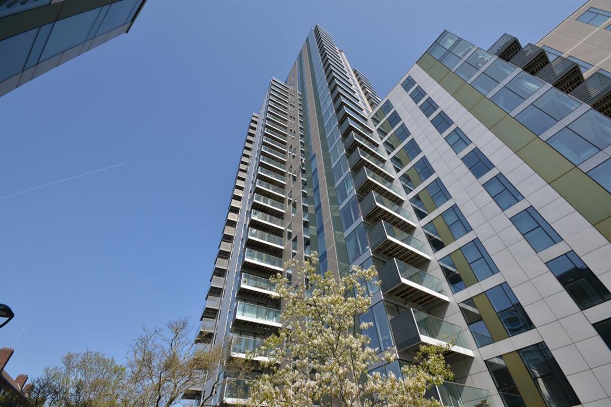 flat to rent in Residence Tower, Woodberry Grove, Islington, London, N4