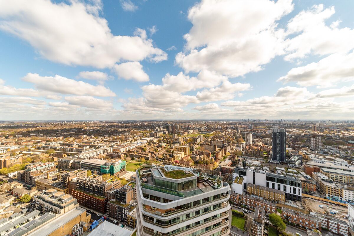 Flat To Rent In Carrara Tower, 250 City Road, London, Ec1v 