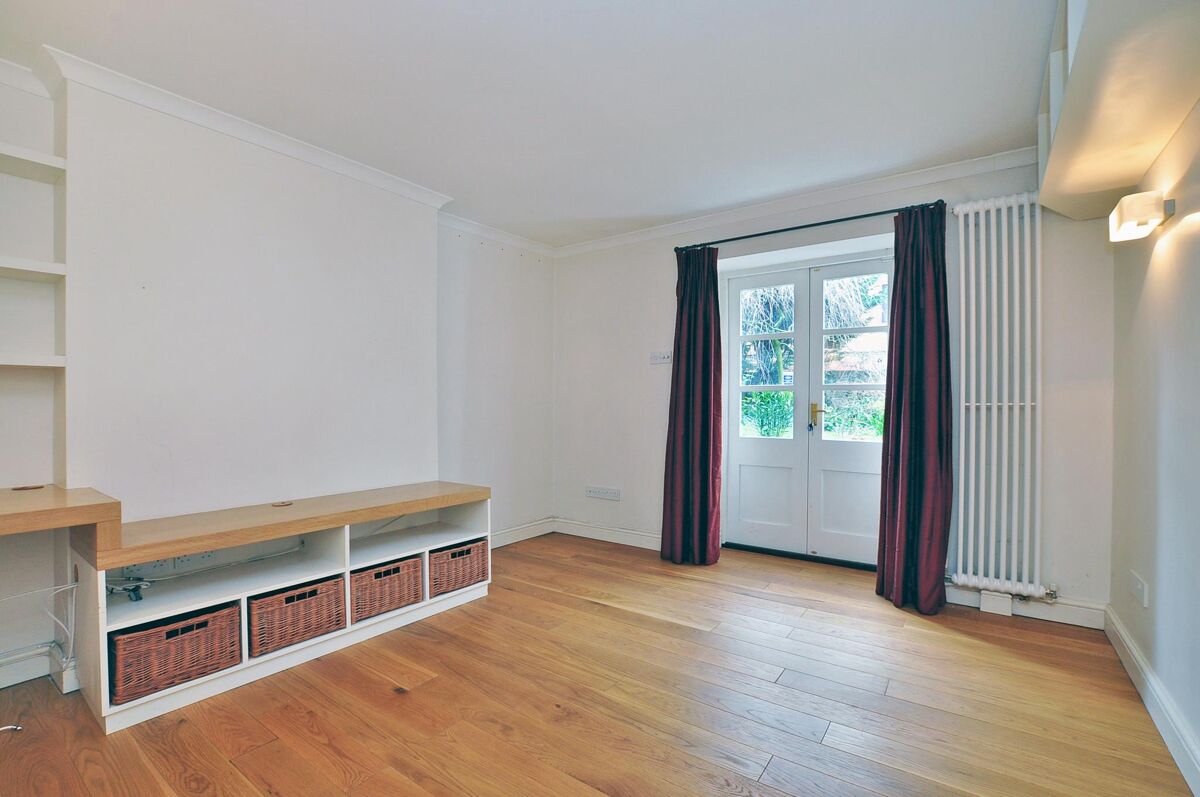 flat to rent in Highbury Crescent, Islington, London, N5 ISQ012270450