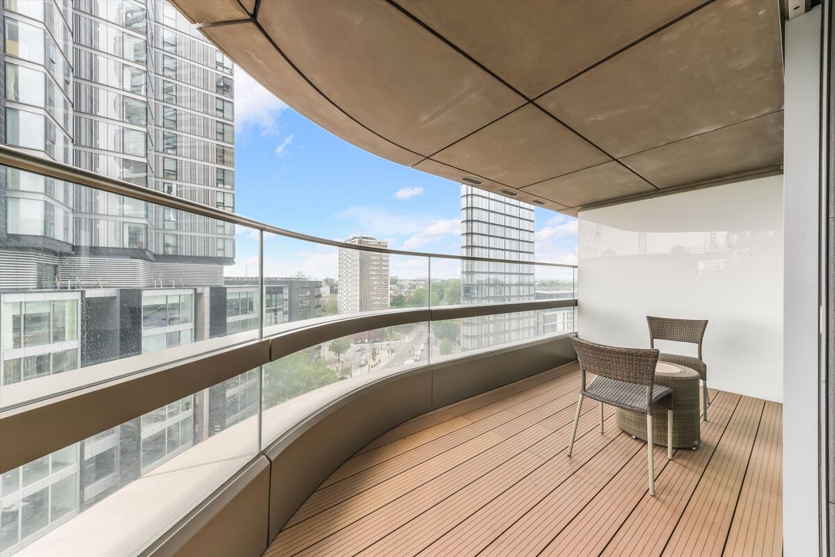 flat to rent in Canaletto Tower, City Road, Islington, London, EC1V