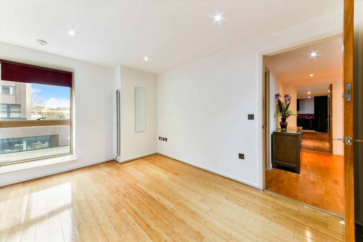 flat to rent in Gainsborough Studios South, Poole Street, London