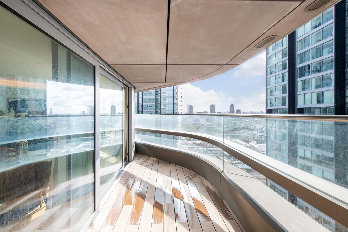 flat to rent in Canaletto Tower, City Road, Islington, London, EC1V