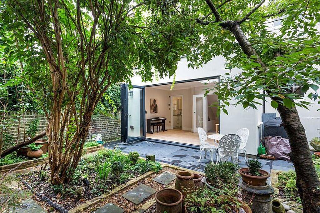 Image of Barnsbury Square, Islington, London, N1