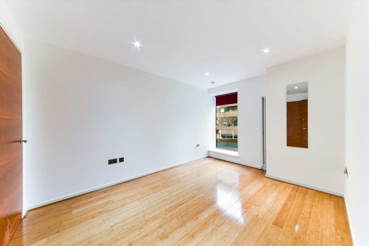 flat to rent in Gainsborough Studios South, Poole Street, London