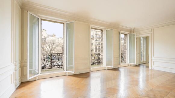 Picture of 5 bedroom apartment for sale.