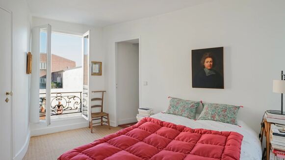 Picture of 1 bedroom apartment for sale.