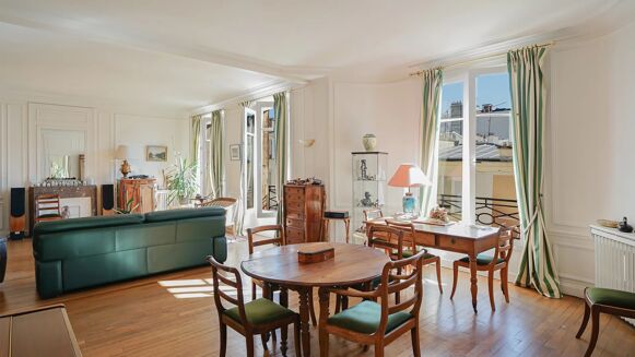 Picture of 3 bedroom apartment for sale.