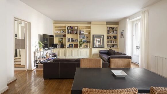Picture of 1 bedroom apartment for sale.