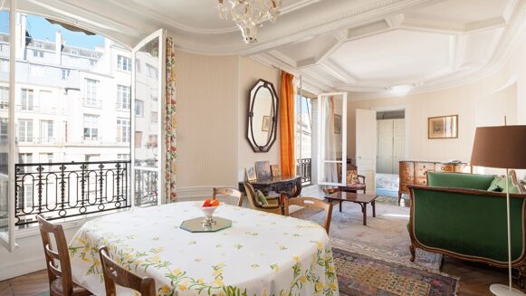 Picture of 1 bedroom apartment for sale.