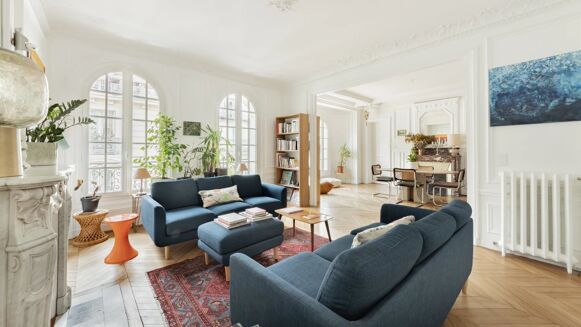 Picture of 3 bedroom apartment for sale.