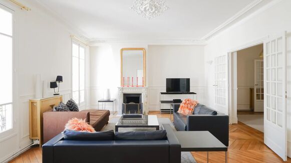 Picture of 3 bedroom apartment for sale.