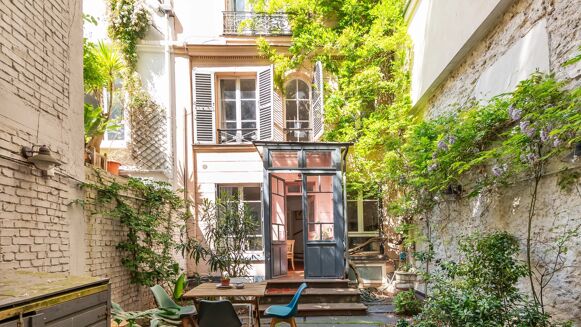 Picture of 4 bedroom apartment for sale.