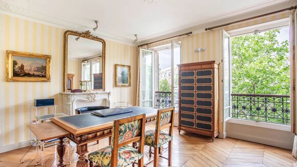 Picture of 3 bedroom apartment for sale.