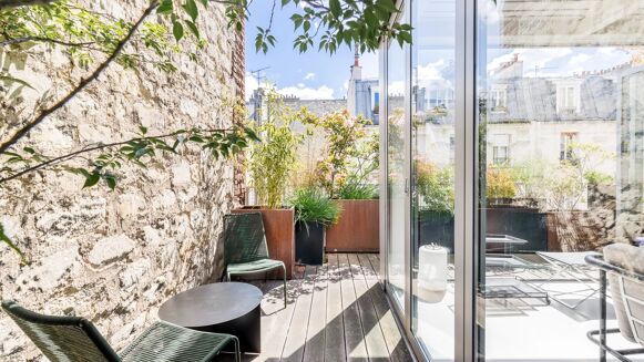 Picture of 4 bedroom apartment for sale.