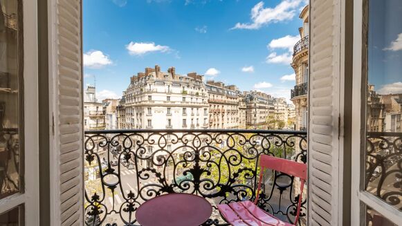 Picture of 4 bedroom apartment for sale.