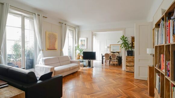 Picture of 3 bedroom apartment for sale.