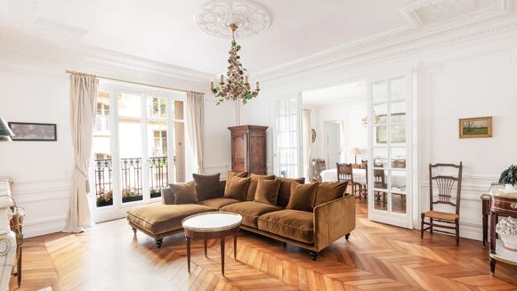 Picture of 3 bedroom apartment for sale.