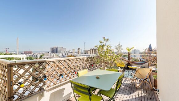 Picture of 3 bedroom apartment for sale.