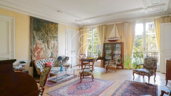 Picture of 4 bedroom apartment for sale.