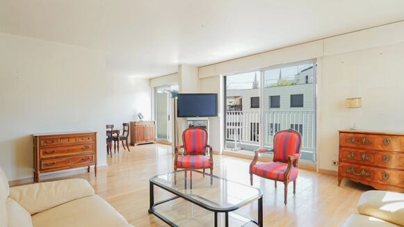Picture of 3 bedroom apartment for sale.